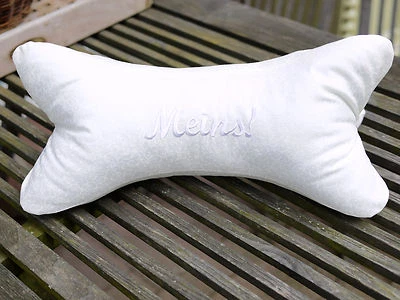 Kissen, Leseknochen, Nackenkissen, Buchstütze MEINS!, bestickt, edel, weiß-creme - Bild 1 von 4