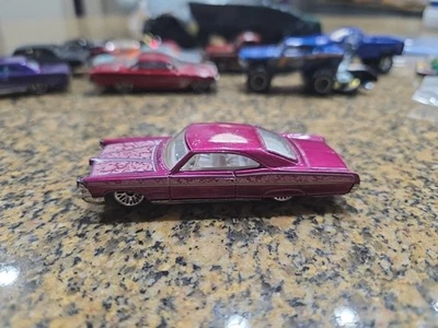 Pontiac Bonneville 1965 magenta Hot Wheels  Foto 1 de 4