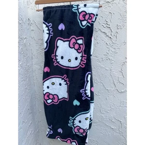 Hello Kitty Silk Touch Wohndecke 50x70 Schwarz Pastell Herzen Sanrio - Bild 1 von 3