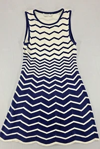 Trina Turk Martinique Minikleid Fit Flare Pointelle Strick Chevron Blau Coastal M - Bild 1 von 14