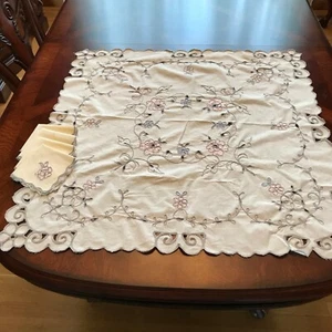 Mantel cuadrado de lino bordado a mano con 4 servilletas para la punta de los dedos, vintage - Imagen 1 de 3