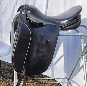 17.5” Karl Niedersüss Dressage Saddle A-4150 Black Wide tree. Made in 1991. - Picture 1 of 17