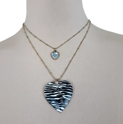 Colar medalhão coração zebra Betsey Johnson camada dupla strass novo na caixa - Imagem 1 de 4
