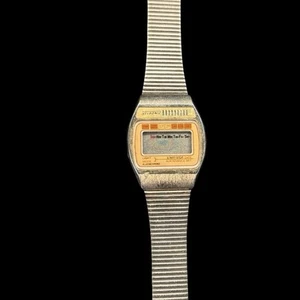 VINTAGE Nelsonic Men LCD Digital Quartz Watch Day Date 80s - Picture 1 of 3