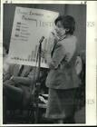 1985 Press Photo Valerie Shults Speaking at Syracuse School Board Meeting