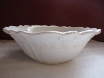 CorningWare Cuenco de gres Vajilla 7" festoneado Cremoso Blanquecino Ensalada de cereales Foto 1 de 4