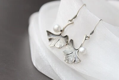 D10 Orecchini Foglia-Ginkgo Con Perle di Acqua Dolce Bianco 925 Argento Sterling - Immagine 1 di 4