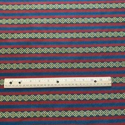 Tapicería roja de tela decorativa jacquard a rayas vintage por comprar Foto 1 de 4