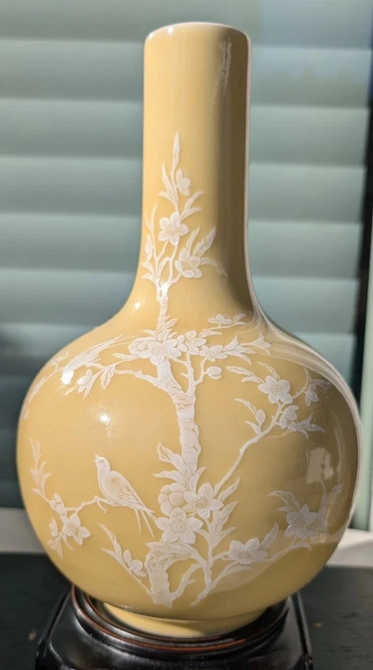 Jarrón chino vintage de porcelana amarilla pasta blanca marca Jingdezhen 1950-1970 Foto 1 de 4