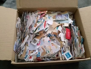GB Stamps On Paper All Unchecked About 2.5 Kg - Picture 1 of 13
