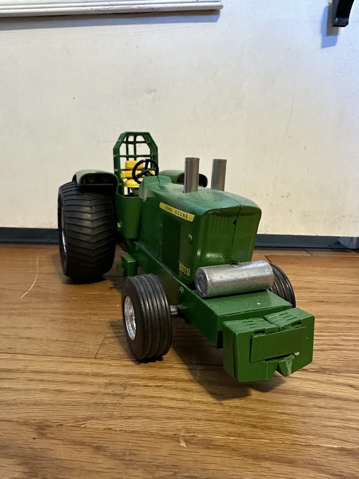 John Deere Custom Pulling Tractor  1/16 Scale - Image 1 of 4
