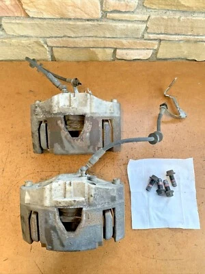 03-14 Volvo XC90 Brake Caliper Front Right And Left 17" 30657307 30657303 OEM - Image 1 of 4