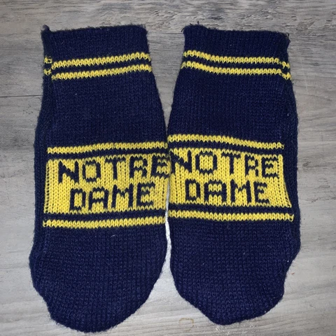 True Vintage NOTRE DAME Fighting Irish Knitted Mittens/Gloves Cover
