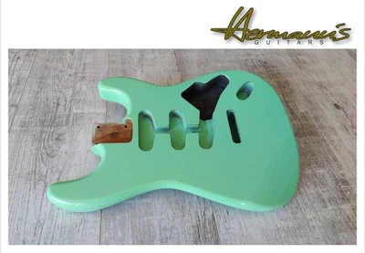 HERMANN´S Strat 3 tlg. Roasted Swamp Ash Body, Finish Sea Foam Green, Gewicht ca. 1,9 kg