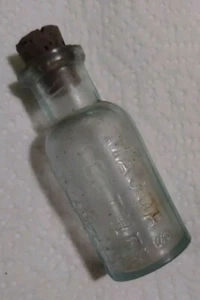Major's Leather Cement NY geprägte Glasflasche mit Korken Antik Miniatur Aqua - Bild 1 von 6