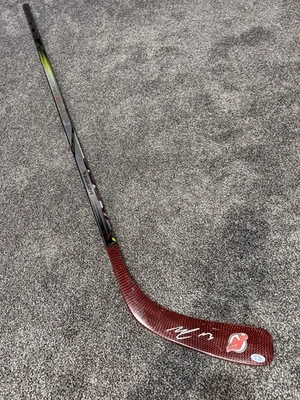 Palo de hockey autógrafo firmado por Nico Hischier New Jersey Devils certificado de autenticidad PSA Foto 1 de 2
