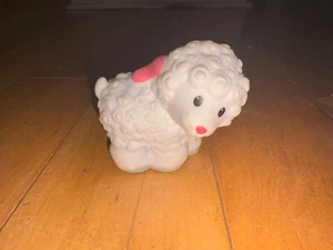 Fisher Price Statuina Orecchie Rosa Agnello Pecora Animali Fattoria Piccole Persone - Foto 1 di 4