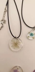 Collana con ciondolo in resina fatto a mano. - Foto 1 di 1