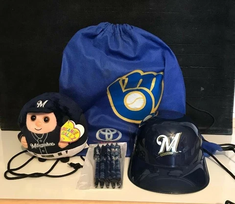 MILWAUKEE BREWERS GIFT BAG FOR BIRTHDAY PARTY OR STOCKING STUFFER Cover