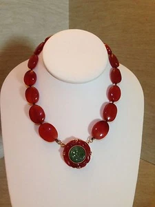 VINTAGE CARNELIAN AND CARVED JADE NECKLACE - 15 INCHES CIRCA 1930 'S - 14 K GOLD - Picture 1 of 3