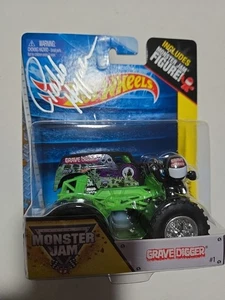 2013 Hot Wheels Monster Jam Grave Digger with Monster Jam Figure - Picture 1 of 3
