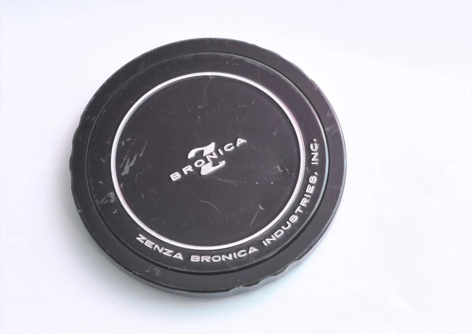 Bronica Classic S 67mm Screw-in Front Lens Cap - Image 1 of 2