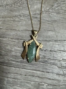 14k Gelbgold ovaler gewölbter Jade Pagodenform Anhänger 18" Kette 2,9 Gramm Bin E - Bild 1 von 2