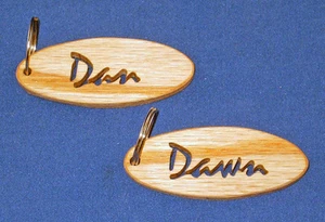 Personalisierter handgeschliffener ovaler Schlüsselanhänger - Schriftzug - Damen - Bild 1 von 1