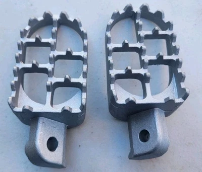 Пара алюминиевых широких ножных колышков для модернизации PW50 стиль MX 1981-2024 Yamaha - Изображение 1 из 4