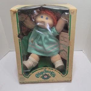 Vintage Cabbage Patch Kinder Mädchen Puppe Mädchen orange rote Haare ein Grübchen blaue Augen  - Bild 1 von 14