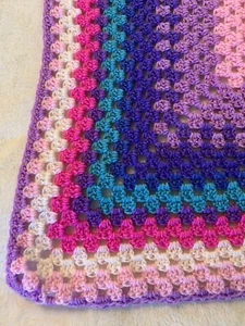 Manta bebé afgana multicolor ganchillo suave 28 X 29” hecha a mano NUEVA - Imagen 1 de 6