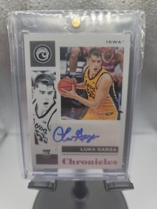2021-22 Panini Chronicles Draft Picks Luka Garza Pink Rookie Auto RC #CR-LGA