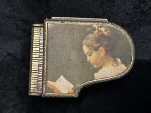 Caja de baratijas vintage para piano "chica joven leyendo" JAPÓN Frangonard - Imagen 1 de 10