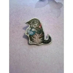 Cat with Yarn Pin - Picture 1 of 3