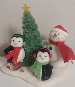 2006 Hallmark Jingle Pals SEHR FRÖHLICHES TRIO Schneemann Pinguine musikalisch animiert  - Bild 1 von 9