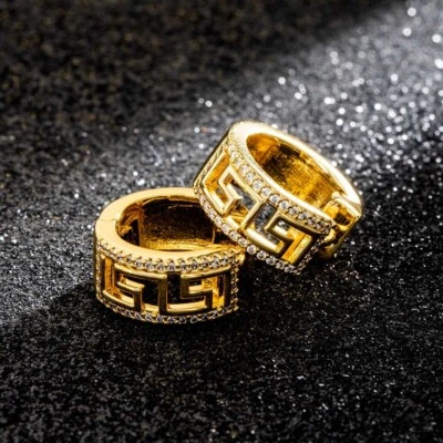 Pendientes de aro con llave griega para hombre Tester Pass Moissanite enchapados en oro amarillo de 14K Foto 1 de 4