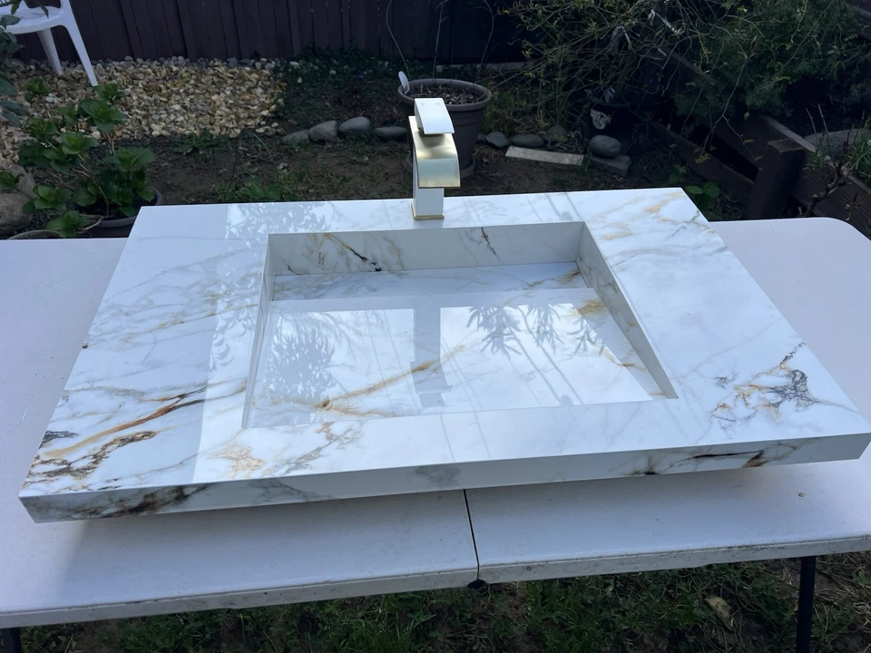 Lavabo de baño de gres porcelánico artesanal. Foto 1 de 4