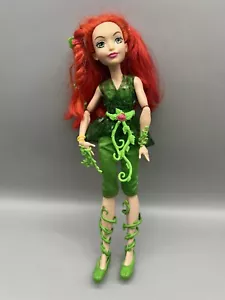 DC Super Hero Girls Poison Ivy - Actionfigur - Mattel - Figur - Ca 30cm