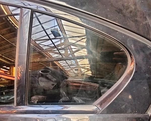 JAGUAR XE 2015-2021 PASSENGER SIDE REAR QUARTER GLASS TINTED BLACK 43R-011582 - Picture 1 of 2