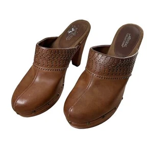 Tacón zueco marrón Natural Reflections para mujer con detalle de tachuelas talla 7 1/2 - Imagen 1 de 9