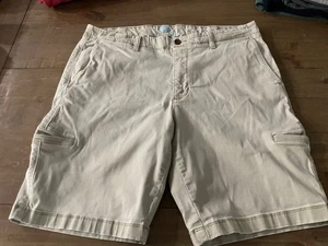 Tommy Bahama Shorts Mens Size 38 Beige Flat Front Chino Casual Golf Side Pockets - Picture 1 of 14