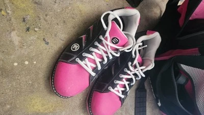 mujer kit bolos zapatos, pelota, guantes, bolso.(rosa y negro) talla 10 Foto 1 de 4