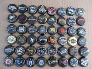 48 dif TAPAS DE BOTELLAS DE CERVEZA TEMÁTICAS NEGRAS LA MAYORÍA DE EE. UU. MICRO ARTESANAL ACTUAL Y RETIRADO B148 - Imagen 1 de 1