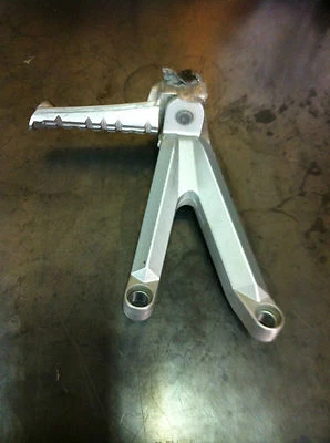 Hyosung 2007 GT650 GT 650 R estriba/reposapiés pasajero derecho Foto 1 de 3