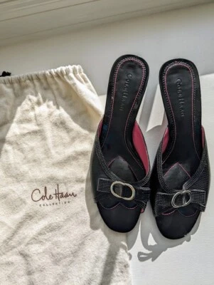 Slides de salto Cole Haan preto patenteado gatinho com fivela dupla prata. 8B atemporal - Imagem 1 de 4