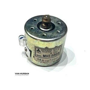 AKAI CS-30 MOTOR MHI-5R6B 220 W   /2131643 /C19 B1 - Imagen 1 de 1