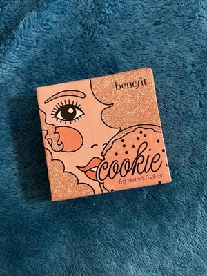 Galleta de tono en polvo iluminadora Benefit Golden Pearl, tamaño completo 0,28 oz Foto 1 de 2