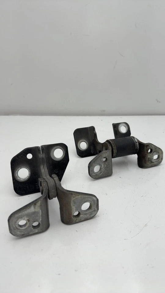 2016 DODGE CHARGER Front Door Hinge Dodge Right - Image 1 of 4