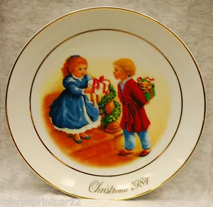 "Celebrating The Joy of Giving" 1984 Avon Christmas Memories Plate - Picture 1 of 5