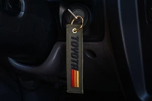 Army Green Retro TRD Toyota Heritage Stripes Keychain, Embroidered - Bild 1 von 6